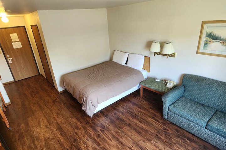 Room 7 of 16