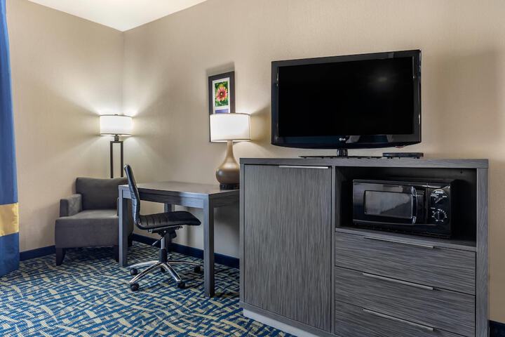 Comfort Inn & Suites Pauls Valley - City Lake