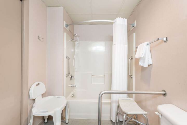 Room 5 of 14