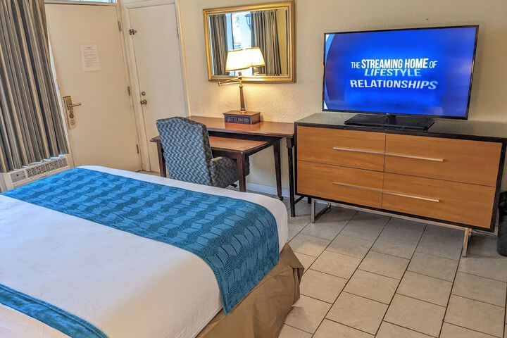 Room 33 of 61
