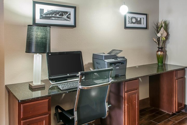 Business Center 56 of 58