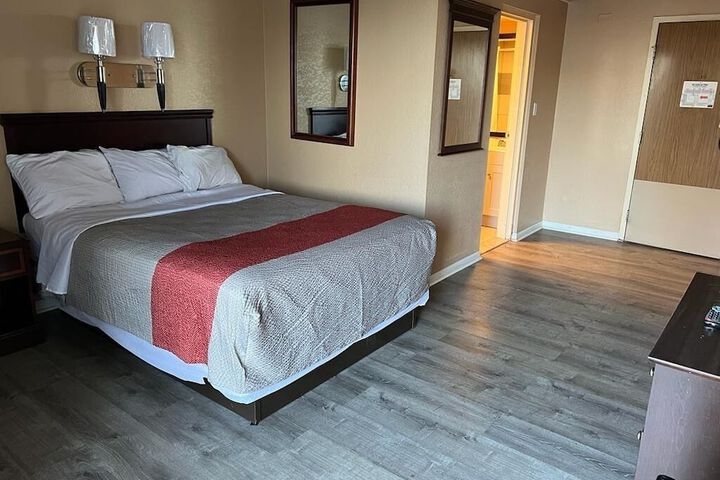 Room 5 of 12