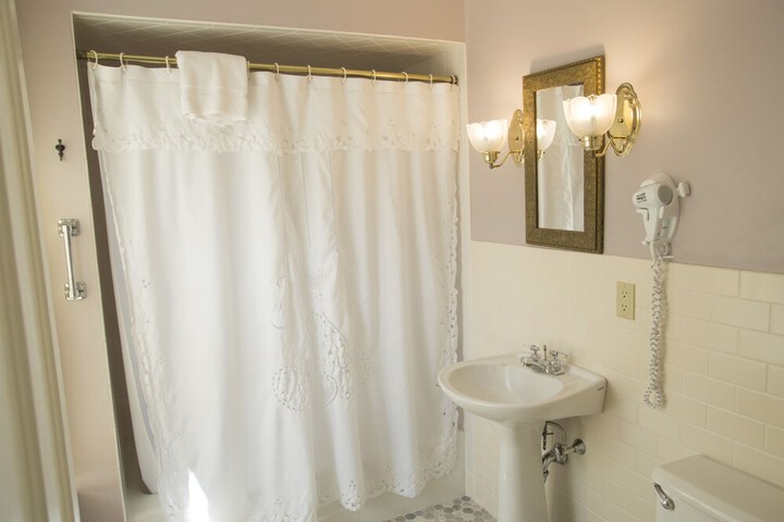 Brook Farm Inn
