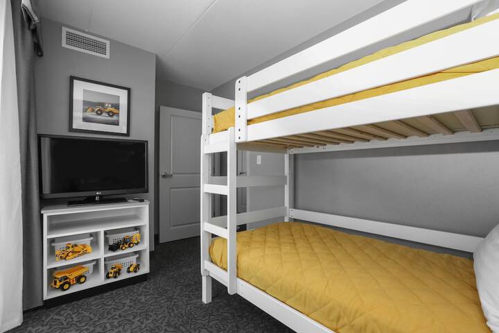 Room 33 of 103