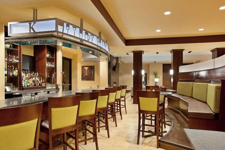 Lounge 41 of 44