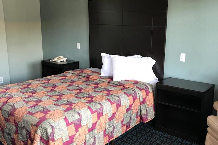Room 10 of 25