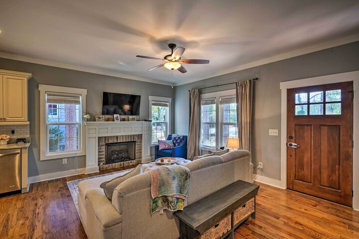 Cozy Southern Pines Retreat 1 Mi to Downtown!