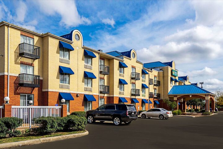 Hotel 5 of 59