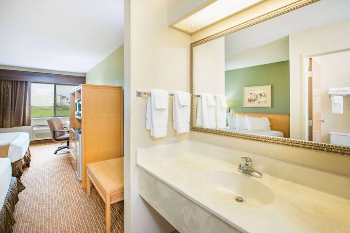 Ramada by Wyndham Spirit Lake / Okoboji