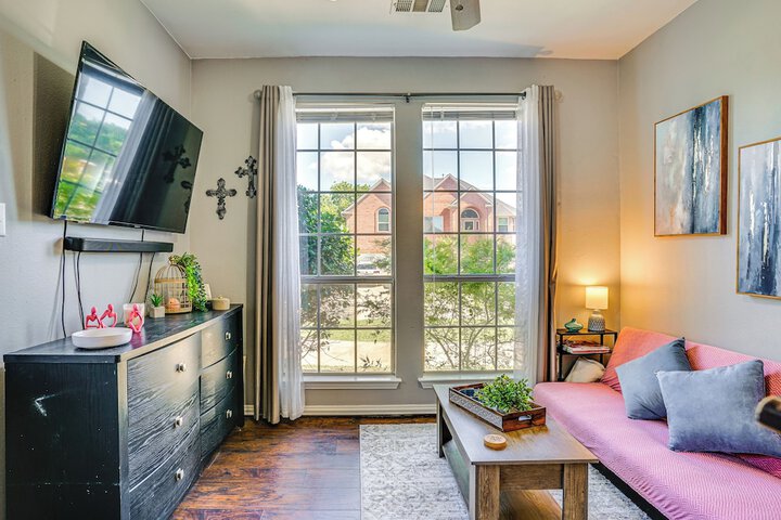Explore & Unwind: Charming Bedford Apartment