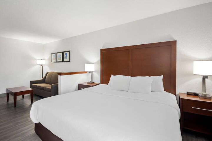 Comfort Inn & Suites Cincinnati Eastgate