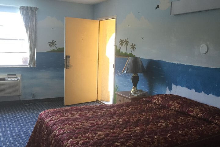 Room 11 of 28