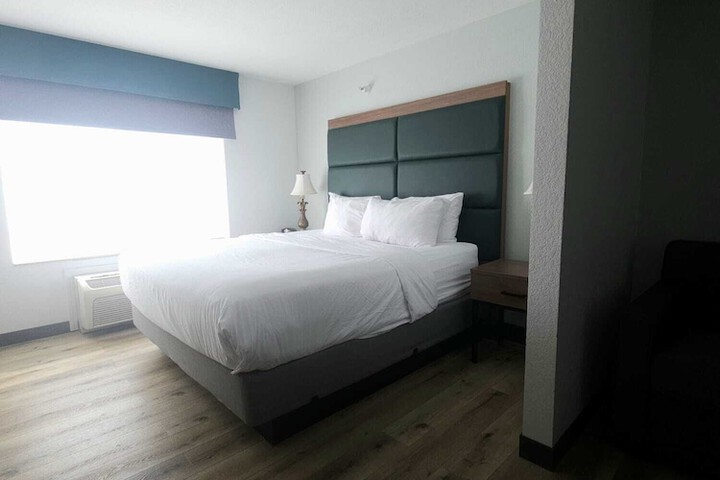 Wingate Suites by Wyndham Youngstown - Austintown