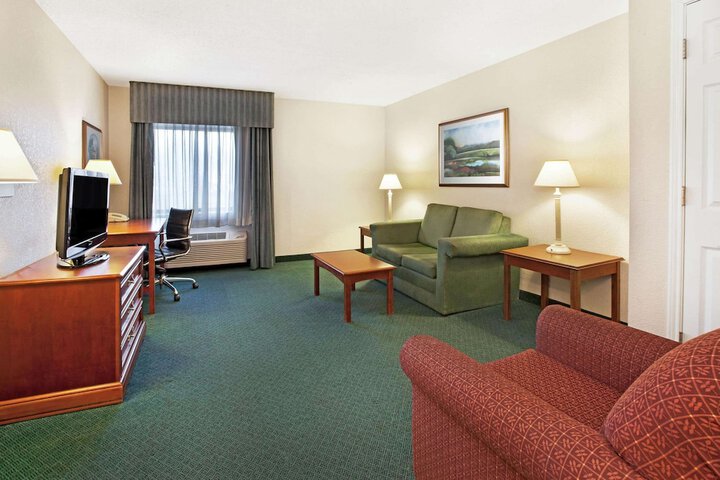Room 27 of 36