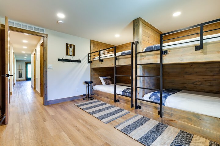 Updated Silverthorne Home w / Hot Tub & Mtn Views!