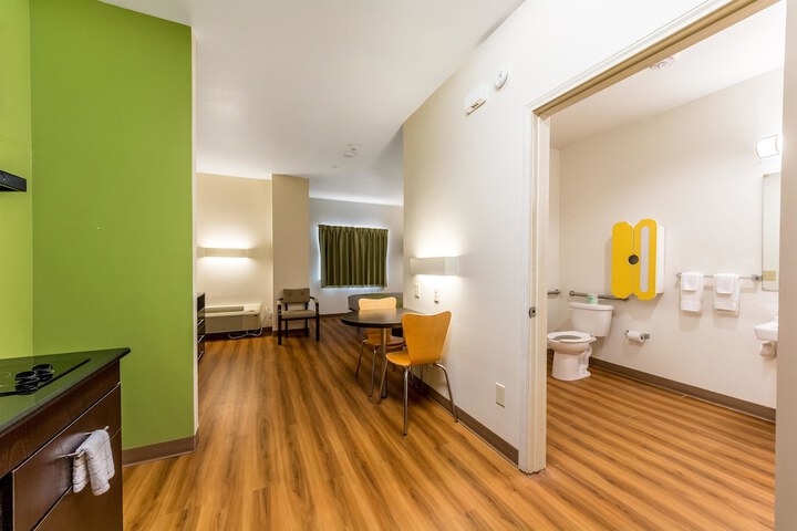 Room 41 of 46