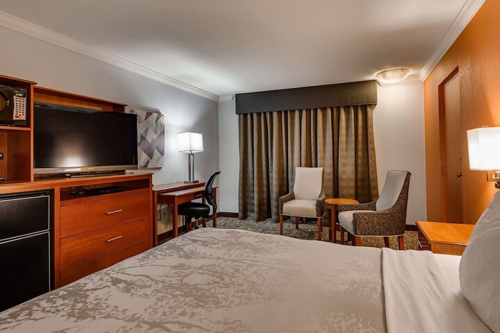 Room 11 of 25