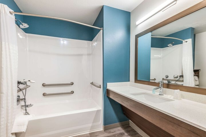 WoodSpring Suites Linden