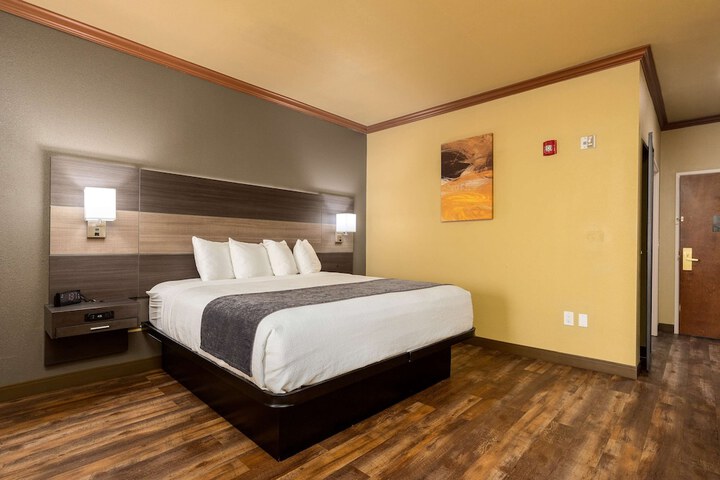 Room 18 of 38