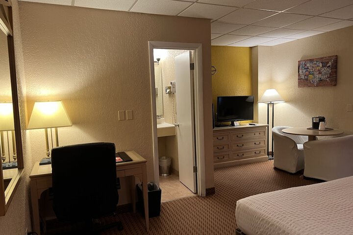 Econo Lodge Inn & Suites Walnut