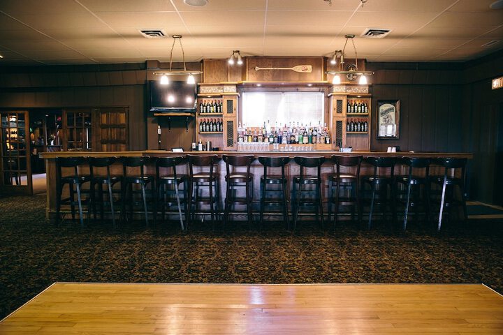 Lounge 16 of 20