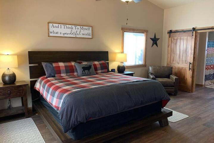 Skyfall Cabin. Stunning views Hot Tub, minutes from Zion