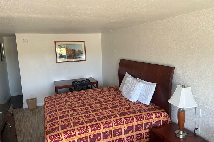 Room 51 of 65