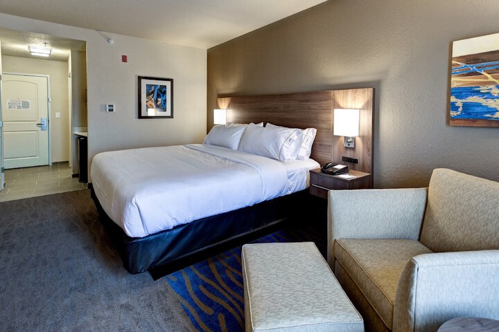 Room 15 of 36