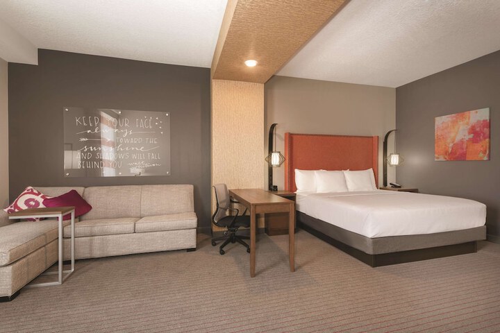 Room 30 of 35