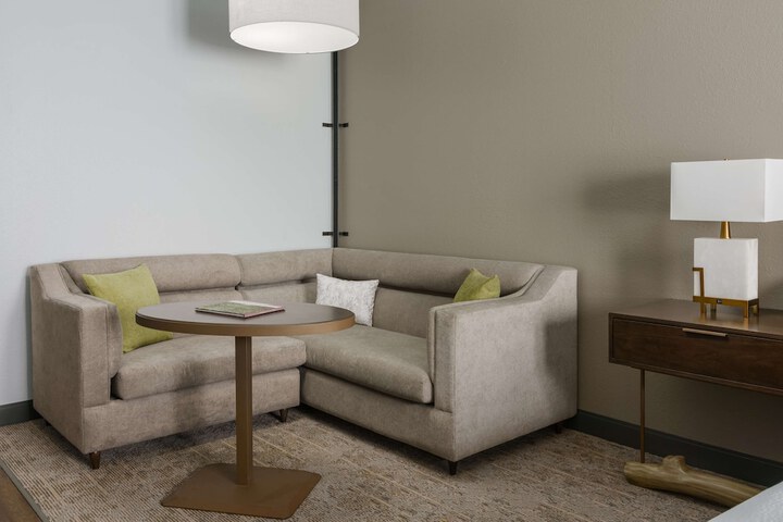Room 10 of 32