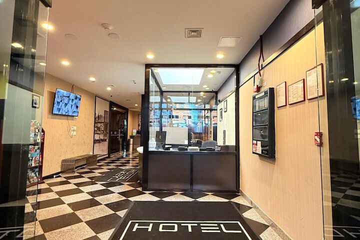 Hotel Key LaGuardia Airport