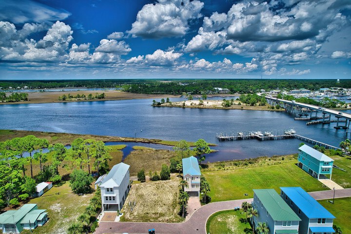 Riverfront Carrabelle Home w / Furnished Patio!