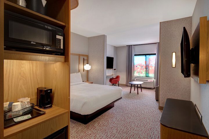 Room 13 of 37