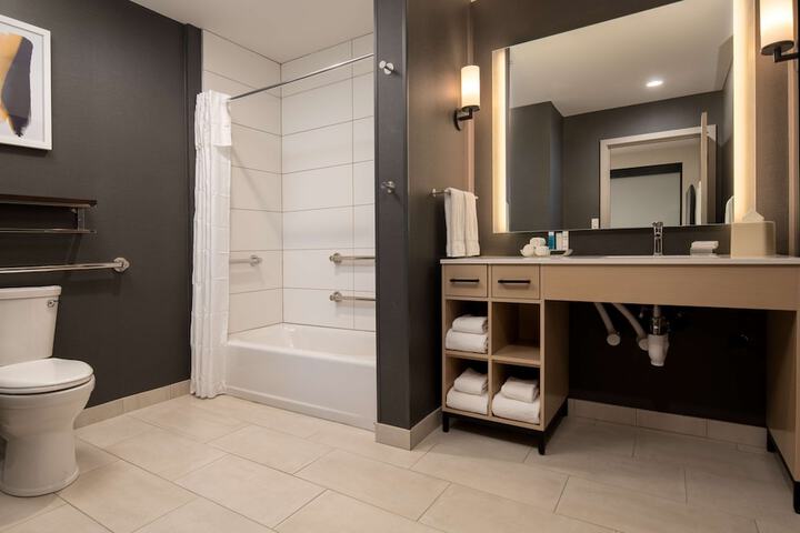 Room 15 of 28