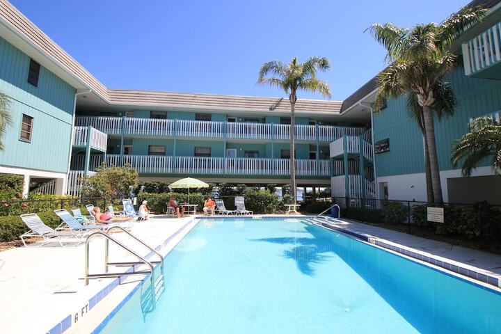 Anna Maria Island Beach Palms 5B