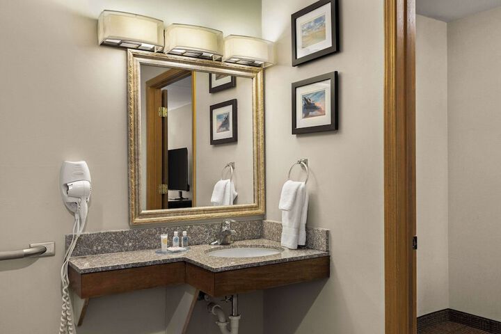 Comfort Inn & Suites Ludington near US-10