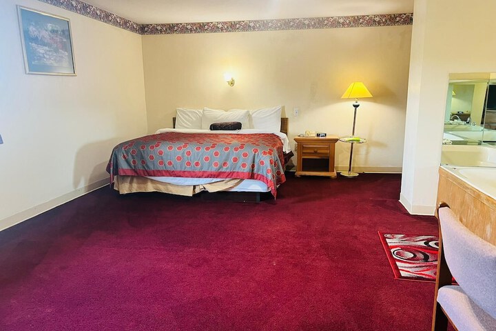 Villa Inn Motel Near Hwy 12 WI Capital O