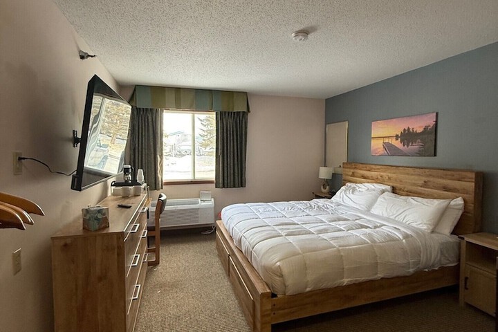 Nisswa Hotel and Suites