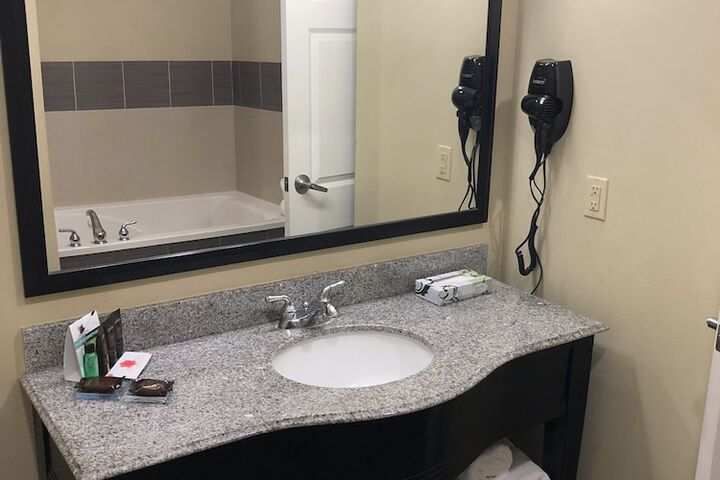 Wingate by Wyndham Lake Charles Casino Area