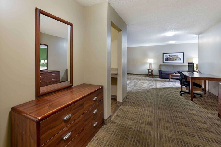 Room 16 of 36