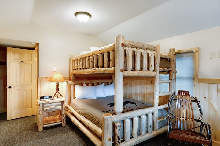 Room 34 of 153