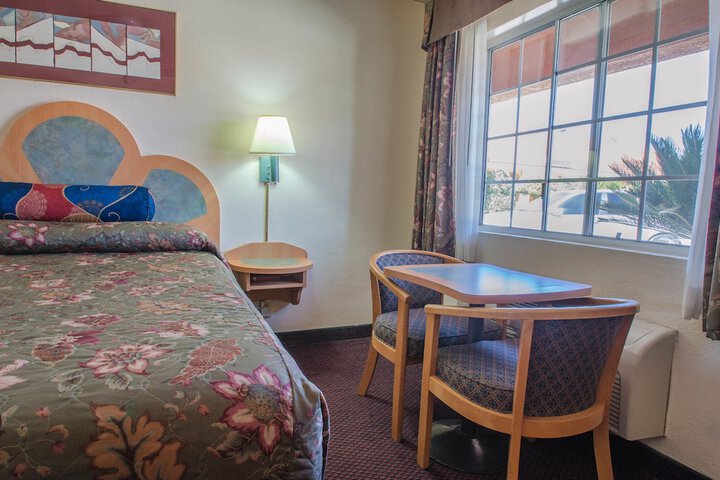 Room 27 of 47