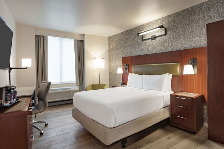 Room 17 of 34