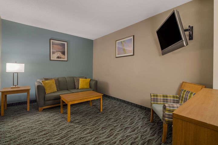 Best Western Plus Executive Court Inn & Conference Center