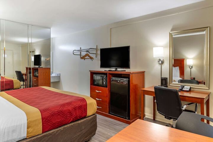 Room 9 of 19
