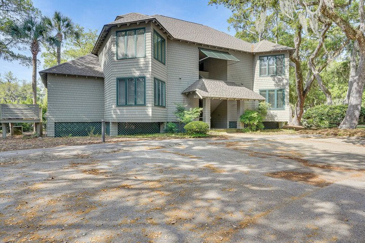 Blissful Kiawah Island Escape: Walk to the Beach!