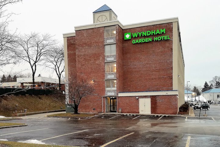 Hotel 6 of 44