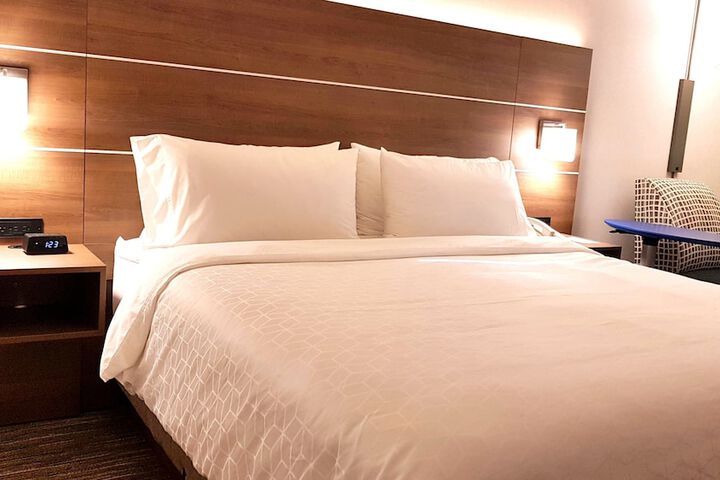 Room 44 of 62