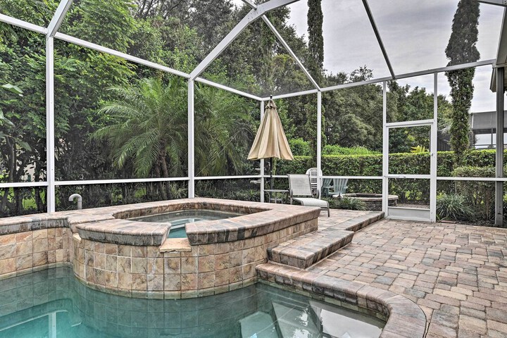 Elegant Valrico Home 15 Mi to Downtown Tampa!