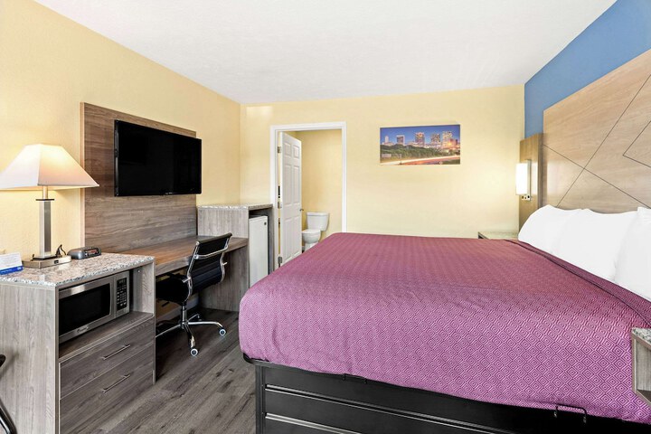 Room 16 of 30